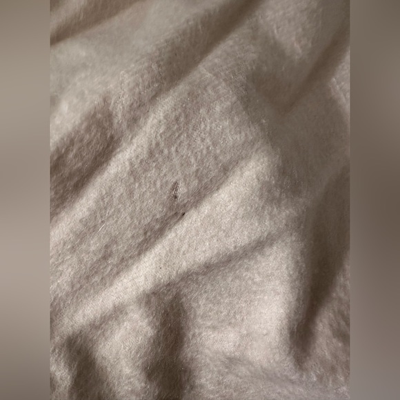 BURBERRY Ivory Cashmere Fringe Scarf Cursive Burberry Signature Logo - Picture 4 of 6